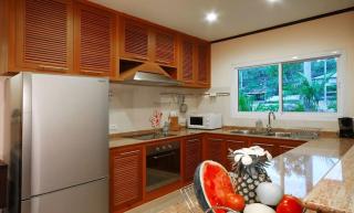 Luxurious Thai-Style Villa with a Swimming Pool Just 20 Meters from Beach Access - 4