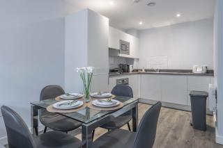 Central Birmingham Apartment 2 Bedrooms, 2 Bathrooms, Stylish Stay - 9