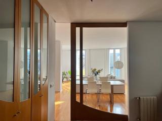 Bright Designer Apt in Old Town - 8