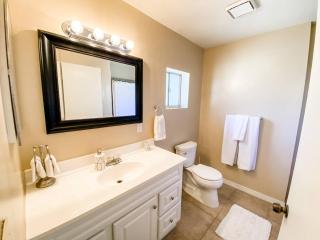 Cozy Little Home w Private Washer & Dryer! - 9