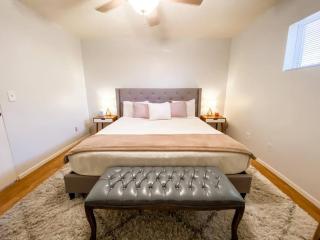 Cozy Little Home w Private Washer & Dryer! - 2