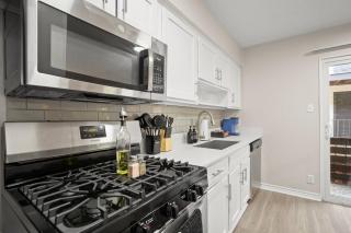 Near UT Two Queen Beds Workspace Free Parking - Austin - 0