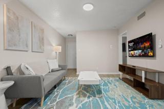Near UT Two Queen Beds Workspace Free Parking - Austin - 9
