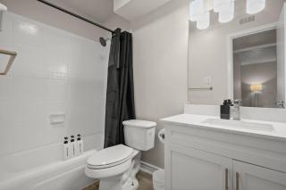 Near UT Two Queen Beds Workspace Free Parking - Austin - 7