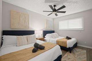 Near UT Two Queen Beds Workspace Free Parking - Austin - 6