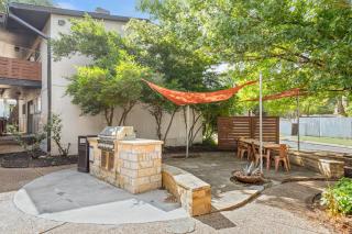 Near UT Two Queen Beds Workspace Free Parking - Austin - 5