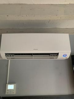 Hotel Entree - View of Canal Bruges - 2