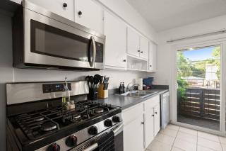 King Bed~Lounge | Near UT - Free Parking - Austin - 9