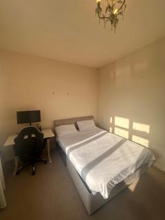 Hanham Shared lodge - - 9