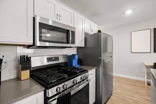 King suite~10 min to DT/UT - Free Parking - Austin - 8