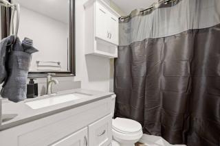 King suite~10 min to DT/UT - Free Parking - Austin - 6