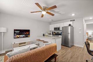 King suite~10 min to DT/UT - Free Parking - Austin - 5