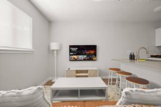 King suite~10 min to DT/UT - Free Parking - Austin - 4