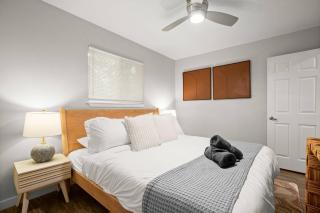 King suite~10 min to DT/UT - Free Parking - Austin - 1