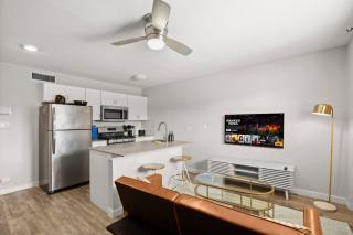 Cozy¢ral~kingsuite - Free Parking - Austin - 1