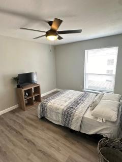 Cozy Modern 2Bed Apt - Houston - 5
