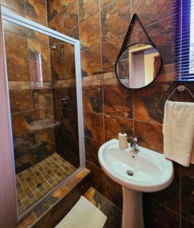 Kruger Dreams Lodge - Marloth Park - 7
