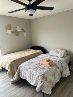 Cozy Modern 2Bed Apt - Houston - 3