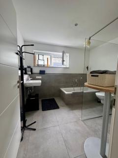 Moderne Wohnung 100 m2 mit Büro und Terrasse - 7