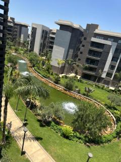 Luxurious Studio overlooking a lake in Privado Madinaty - New cairo - 0
