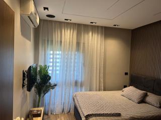 Luxurious Studio overlooking a lake in Privado Madinaty - New cairo - 6