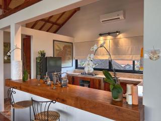 Villa Casa Doreena - 3BR in Seseh with Pool & Ricefield view - Munggu - 3