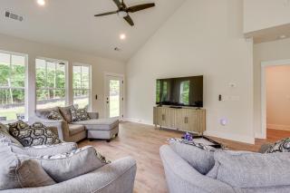 5 Mi to Memorial Stadium and Beach Modern Townhome - Central - 7