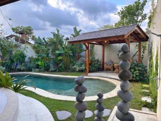 Villa Casa Doreena - 3BR in Seseh with Pool & Ricefield view - Munggu - 0