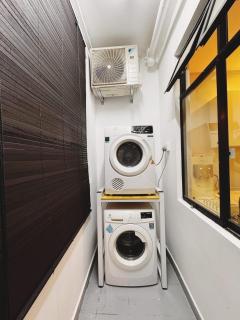 PLATINO SERVICE APARTMENT, 2BR Family Suite, Next to Paradigm mall JB with Big Patio & Pool Access, - 2