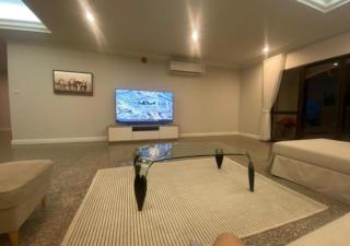 Waterfront Royal Villa - - 8