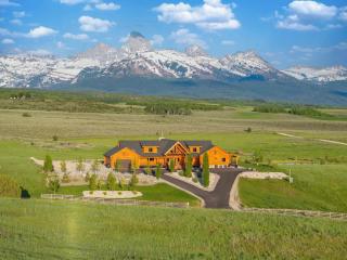 Luxury Log Cabin Epic Views Hot Tub - 9