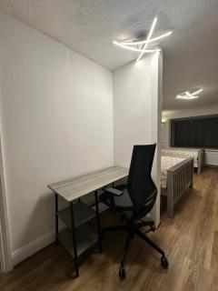 Ashsons Cosy Studio Apartment - Milton Keynes - 5