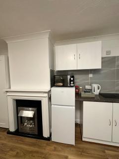 Ashsons Cosy Studio Apartment Free Parking For Car or Small Van Only - 6