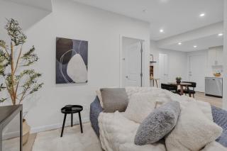 1 BR Suite Stylish Coffee Station Stocked - Edmonton - 4