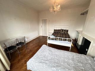 Double Bedroom Near Heathrow Airport & London - Hayes - 6