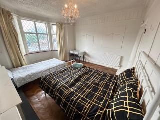 Double Bedroom Near Heathrow Airport & London - 5