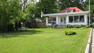 Balm Beach Resort and Motel - 3