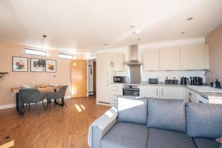 Boat House - Luxe Apt with River View - Next to Harbour & Cafes - Bristol - 3