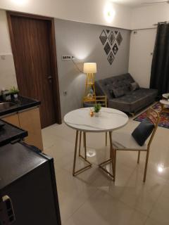 The Touch Of Grey 1BHK SUITE 12Floor 2 Balcony - Pune - 3