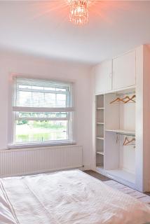 Charming 4-Bed Cottage in Hampton - Hampton - 8