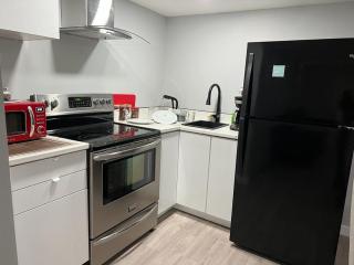 Gorgeous Basement Apartment - Calgary - 5