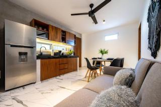 1 Bedroom Apt w Rooftop Pool Walk to Beach 5th ave - 6