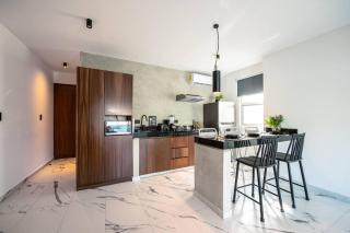 Modern Studio w Rooftop Pool Walk to Beach 5th ave - 4