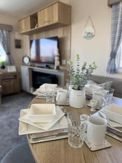 Fantasy Island - Eastgate D7 - The Merlin with Hot Tub - Coastal Caravan Breaks - Ingoldmells - 4