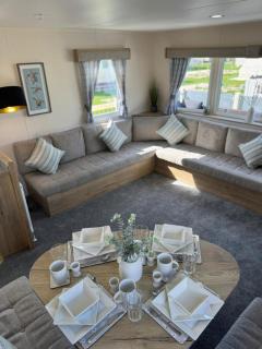 Fantasy Island - Eastgate D7 - The Merlin with Hot Tub - Coastal Caravan Breaks - Ingoldmells - 6