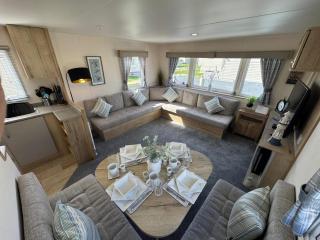 Fantasy Island - Eastgate D7 - The Merlin with Hot Tub - Coastal Caravan Breaks - Ingoldmells - 3