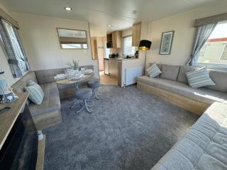 Fantasy Island - Eastgate D7 - The Merlin with Hot Tub - Coastal Caravan Breaks - Ingoldmells - 5