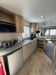 Fantasy Island - Eastgate D7 - The Merlin with Hot Tub - Coastal Caravan Breaks - Ingoldmells - 9