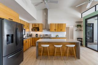 Sprawling Modern Property with a Tranquil Outdoor Living Space swimming pool and a private Casita - Playa Flamingo - 4