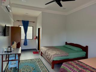 AL-REZQI RoomStay - Marang - 8